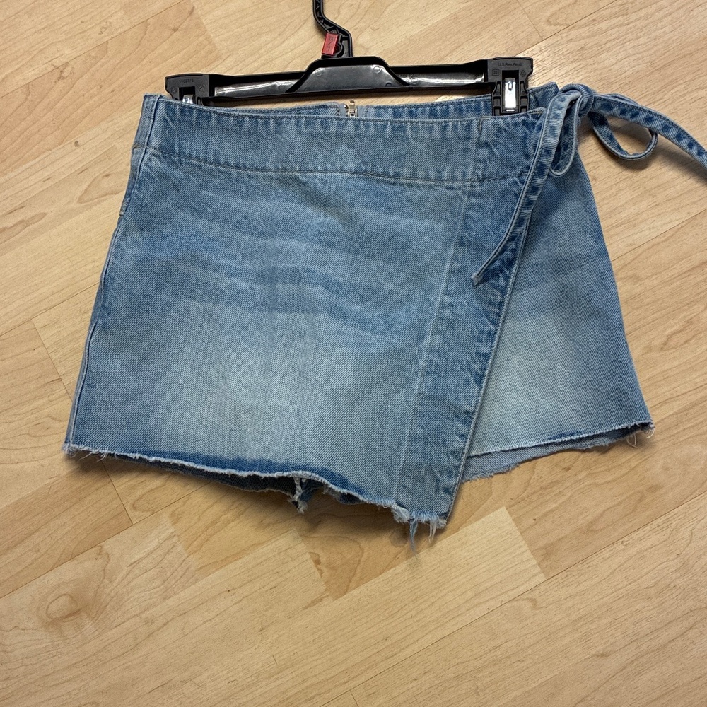 Free People We The Free Raw Hem Emmy Denim Tie Skort - Picture 2 of 6